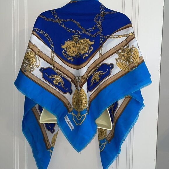 Vtg Franco Laurenti extra large crest themed scarf or wrap - Picture 10 of 11